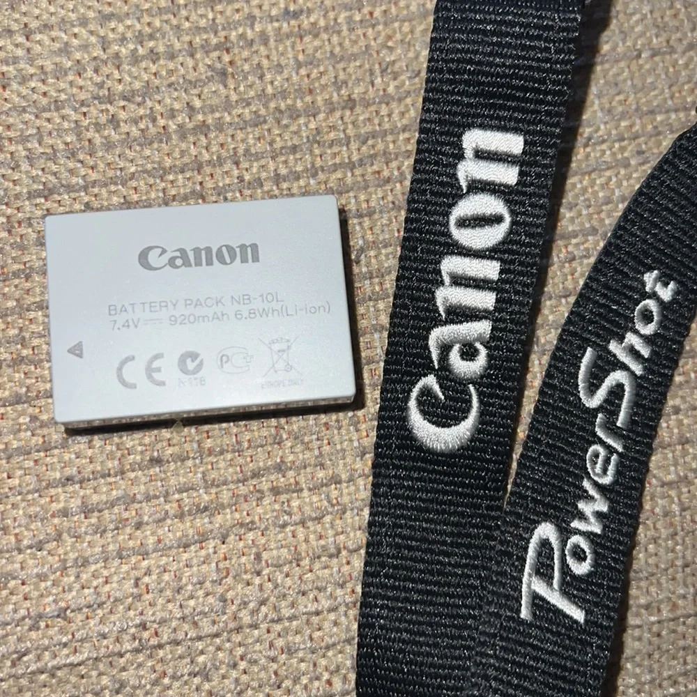 Canon Powershot SX50 HS Digital Camera and Case Logic Bag